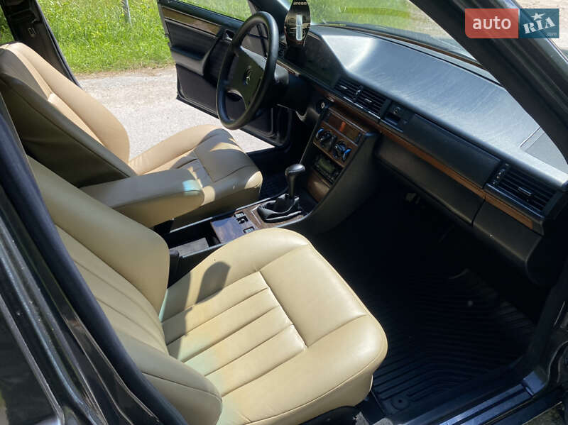 Седан Mercedes-Benz E-Class 1989 в Житомире