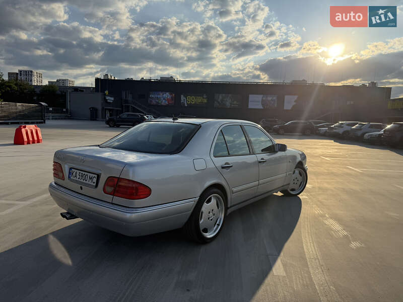 Седан Mercedes-Benz E-Class 1999 в Киеве