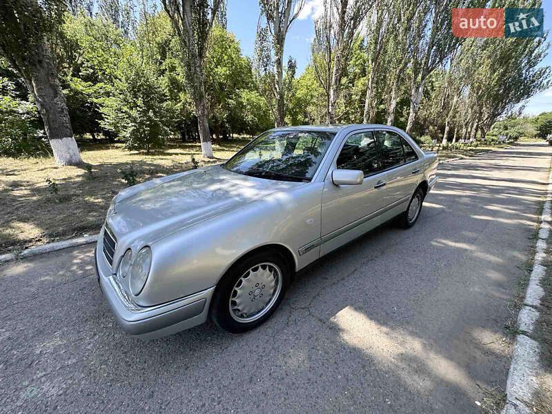 Седан Mercedes-Benz E-Class 1998 в Одессе