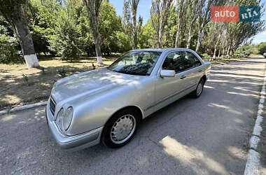 Седан Mercedes-Benz E-Class 1998 в 