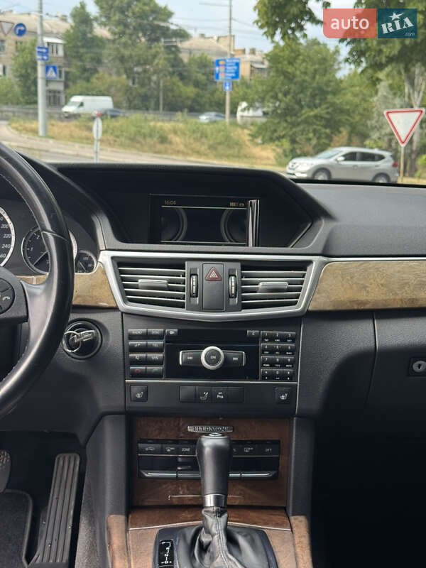 Седан Mercedes-Benz E-Class 2011 в Киеве