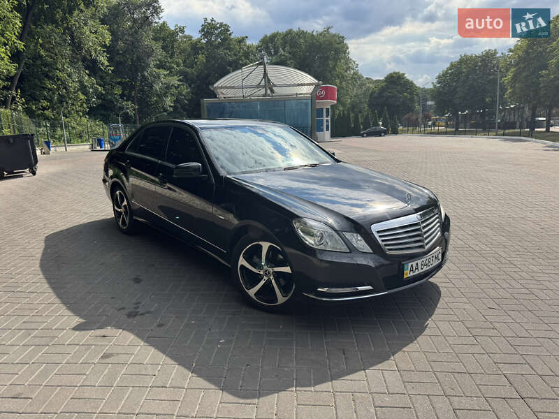 Седан Mercedes-Benz E-Class 2011 в Киеве