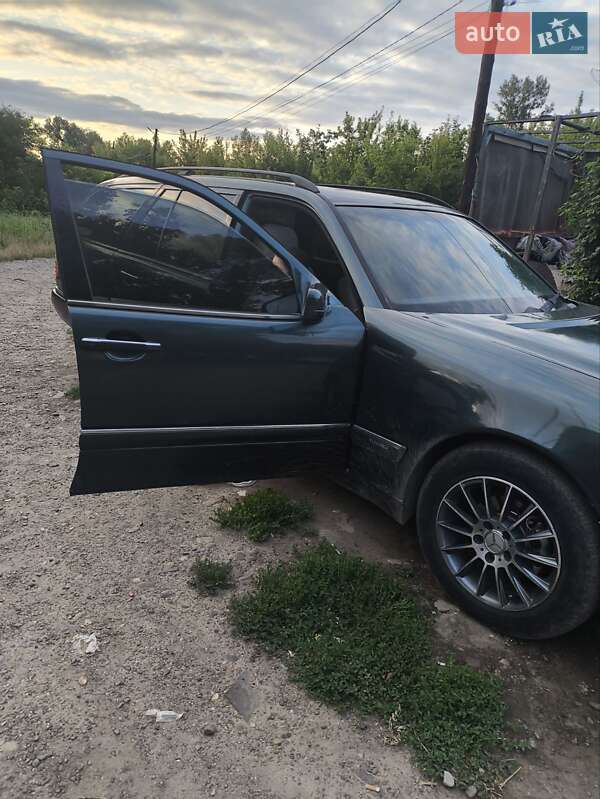 Універсал Mercedes-Benz E-Class 1998 в Чернівцях