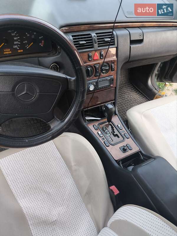 Універсал Mercedes-Benz E-Class 1998 в Чернівцях