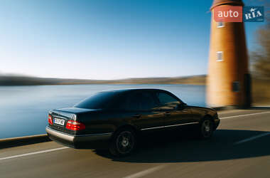 Седан Mercedes-Benz E-Class 1995 в Кропивницькому