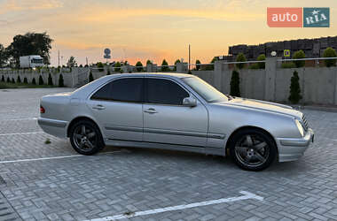 Седан Mercedes-Benz E-Class 2000 в 