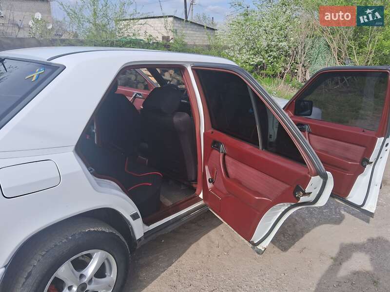 Седан Mercedes-Benz E-Class 1989 в Запорожье