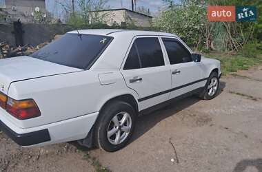 Седан Mercedes-Benz E-Class 1989 в 