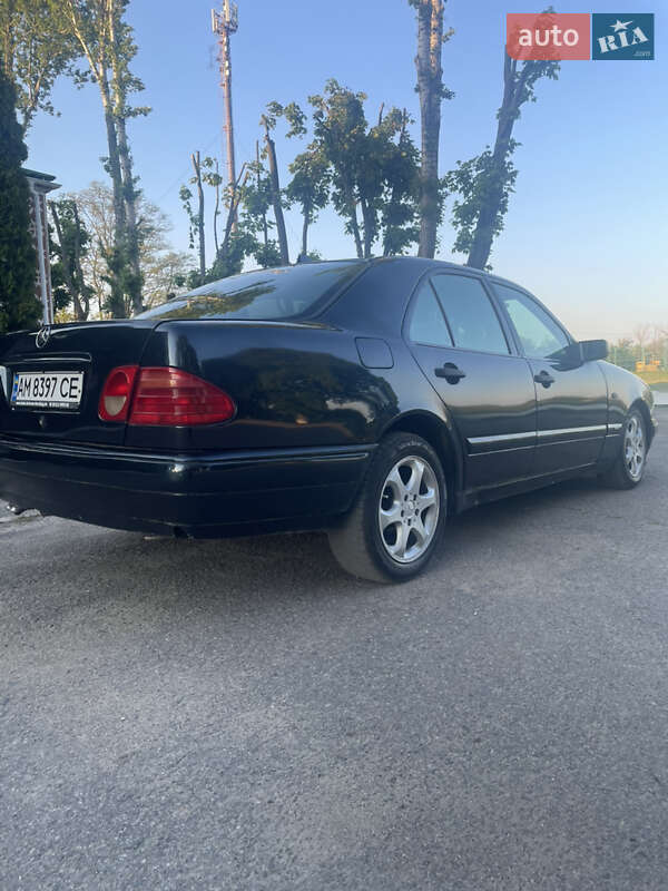 Седан Mercedes-Benz E-Class 1997 в Виннице