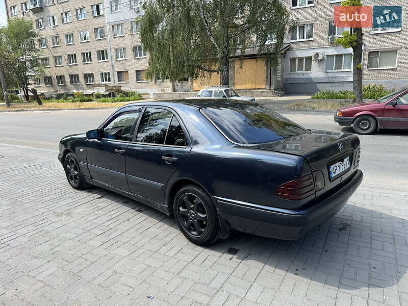 Седан Mercedes-Benz E-Class 1996 в Запорожье