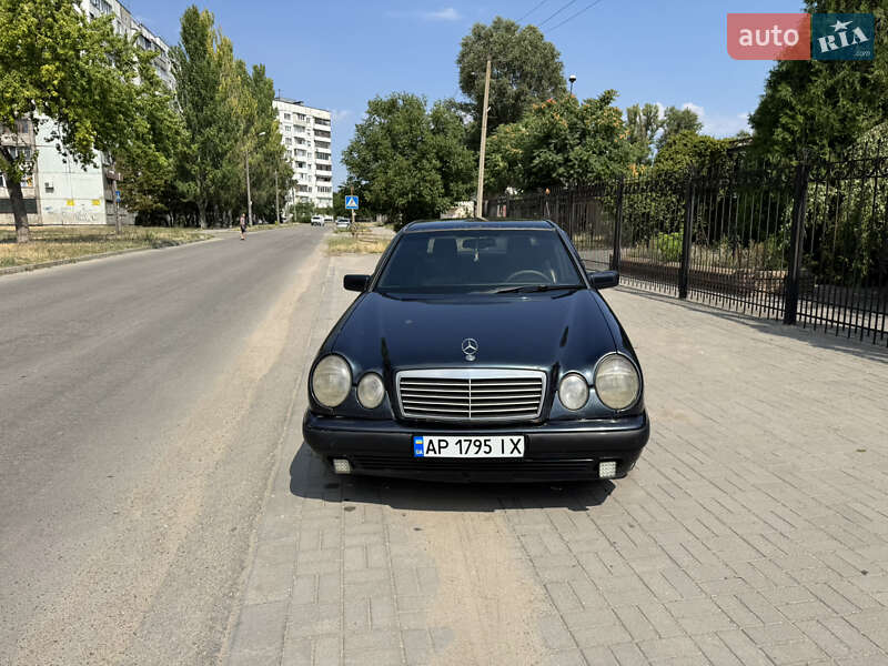 Седан Mercedes-Benz E-Class 1996 в Запорожье