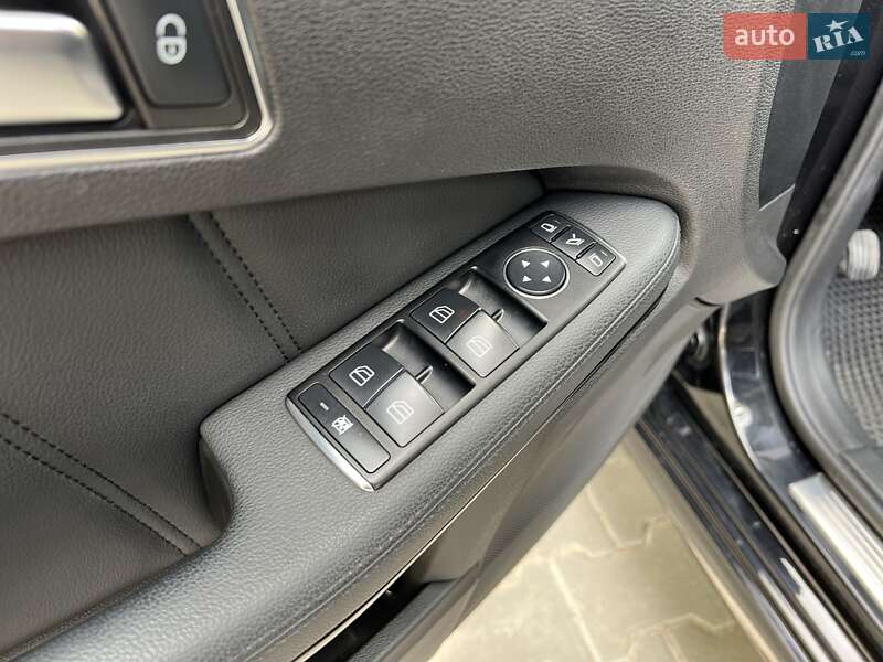 Седан Mercedes-Benz E-Class 2012 в Львове