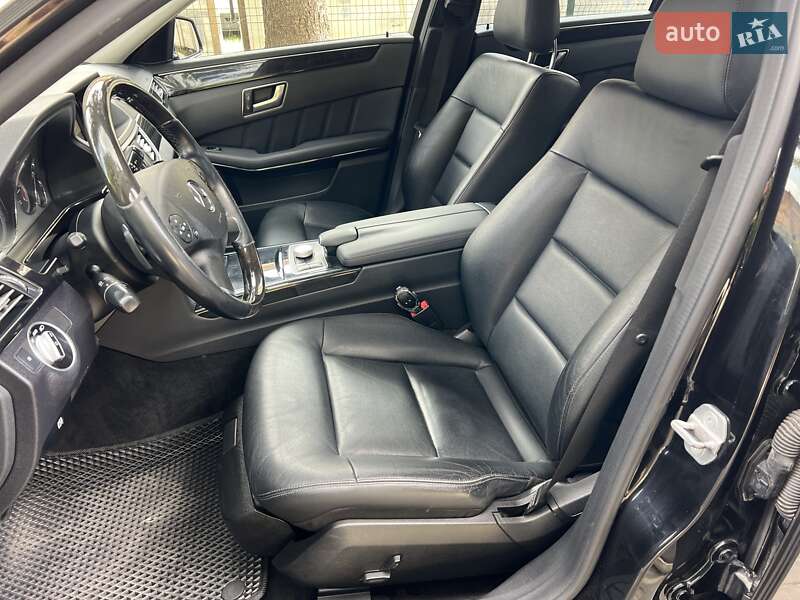 Седан Mercedes-Benz E-Class 2012 в Львове