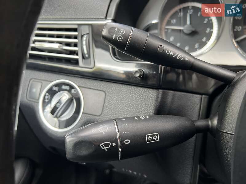 Седан Mercedes-Benz E-Class 2012 в Львове