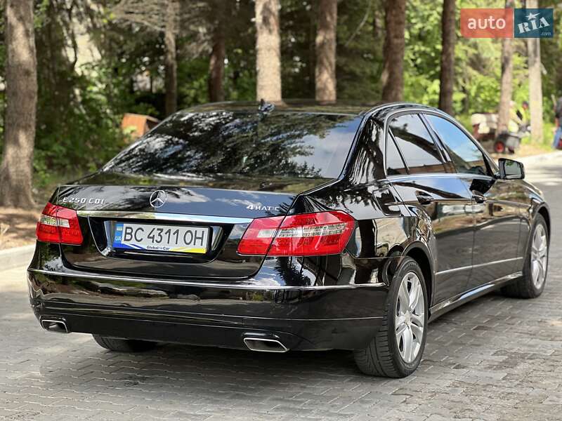Седан Mercedes-Benz E-Class 2012 в Львове