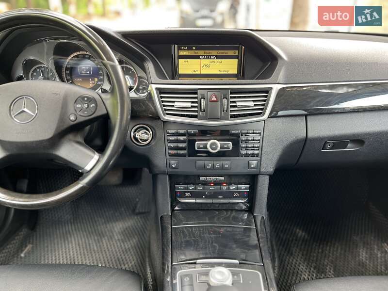 Седан Mercedes-Benz E-Class 2012 в Львове