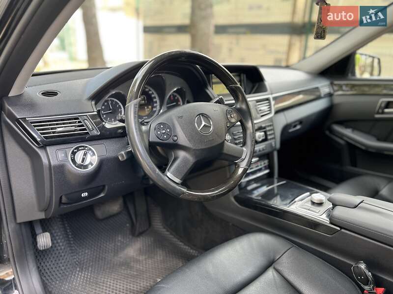 Седан Mercedes-Benz E-Class 2012 в Львове