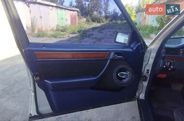 Седан Mercedes-Benz E-Class 1987 в 
