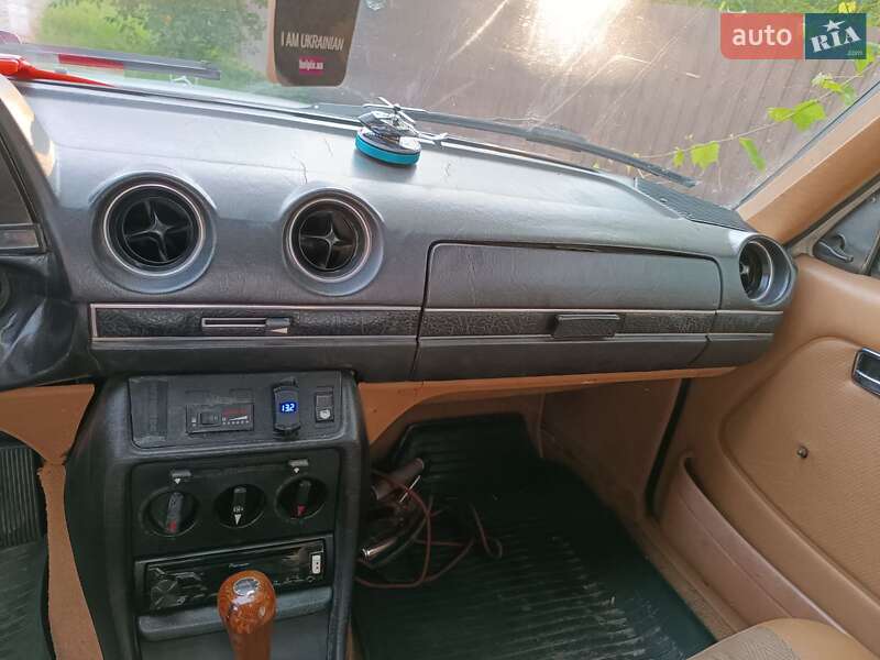 Седан Mercedes-Benz E-Class 1981 в Славуті