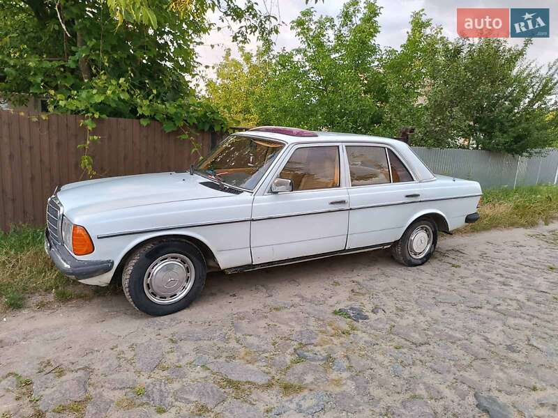 Седан Mercedes-Benz E-Class 1981 в Славуті