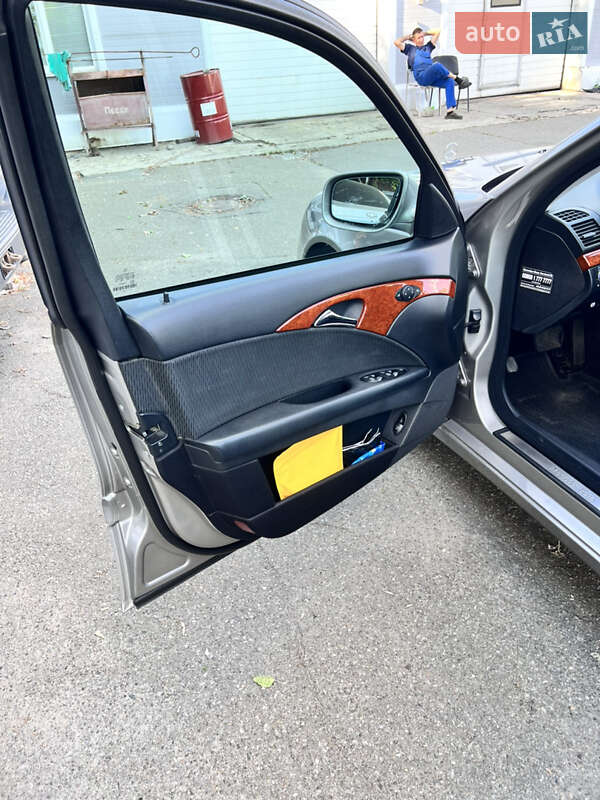 Седан Mercedes-Benz E-Class 2006 в Киеве