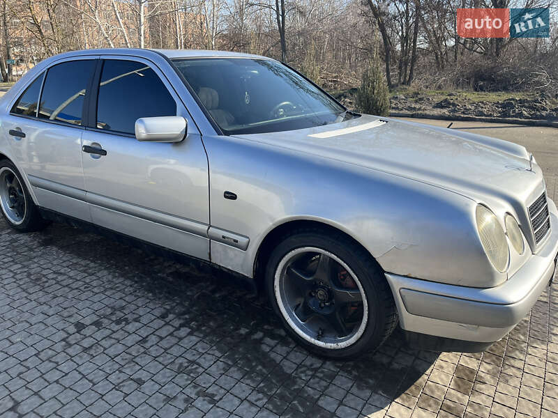 Седан Mercedes-Benz E-Class 1996 в Полтаве