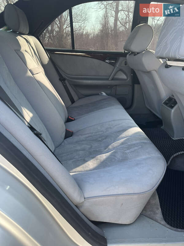 Седан Mercedes-Benz E-Class 1996 в Полтаве