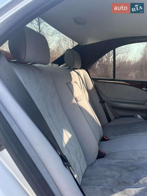Седан Mercedes-Benz E-Class 1996 в Полтаве