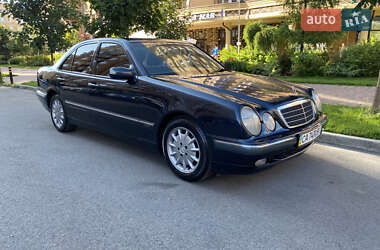 Седан Mercedes-Benz E-Class 2001 в Киеве