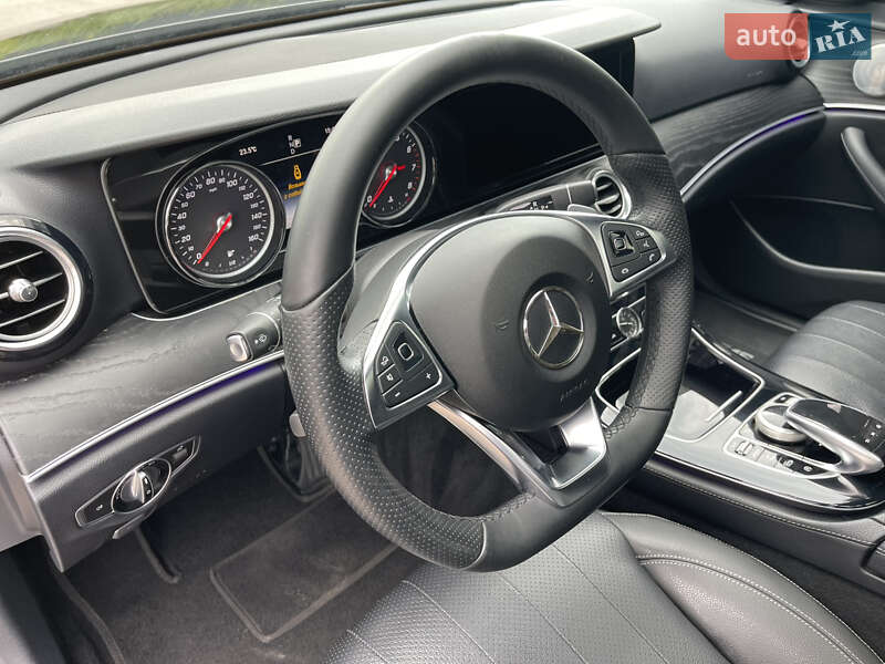 Седан Mercedes-Benz E-Class 2016 в Києві
