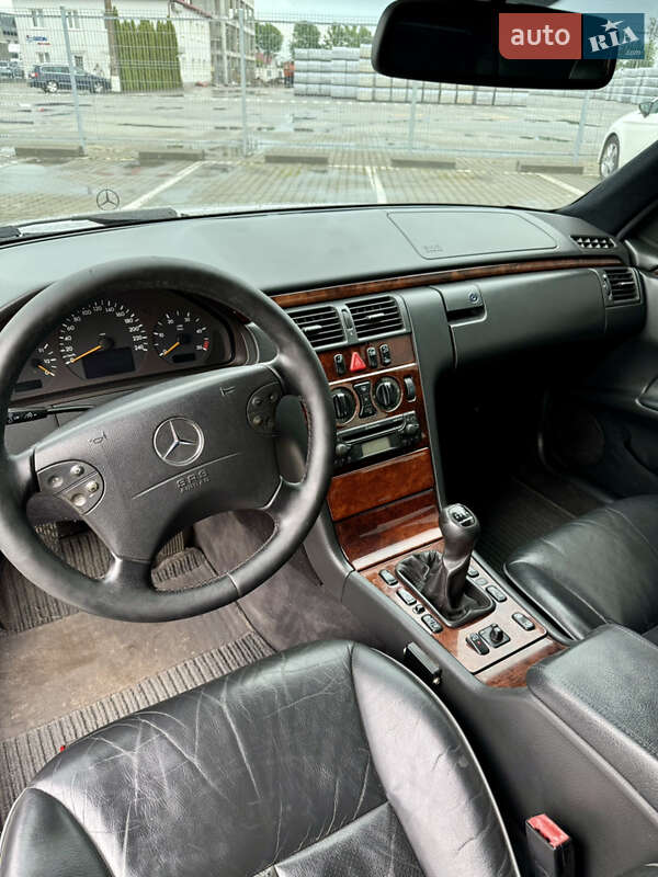 Седан Mercedes-Benz E-Class 2000 в Городке