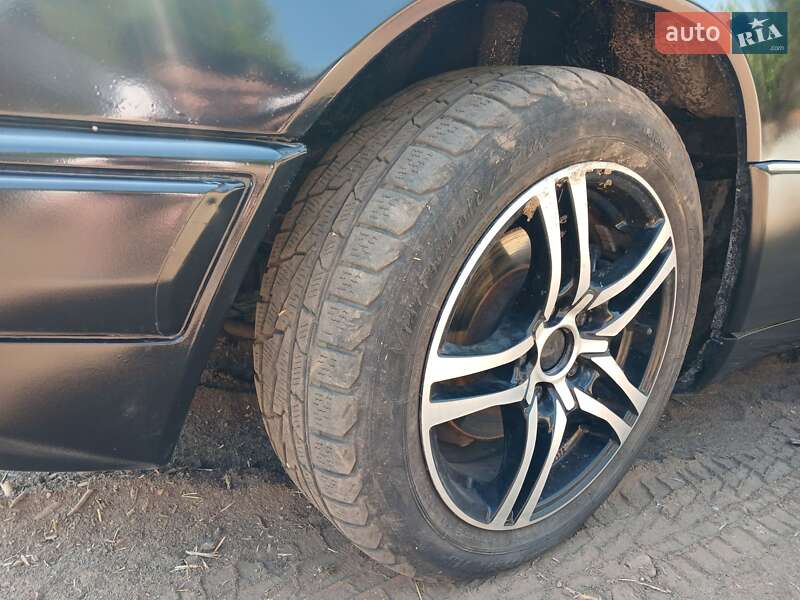 Седан Mercedes-Benz E-Class 1990 в Краматорске