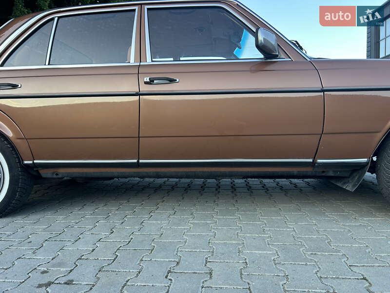 Седан Mercedes-Benz E-Class 1980 в Тернополе
