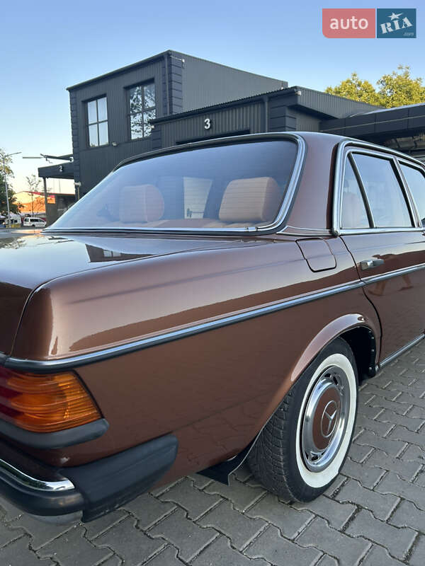Седан Mercedes-Benz E-Class 1980 в Тернополе