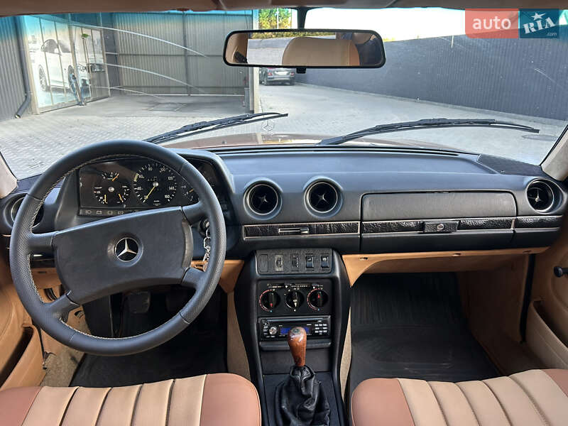 Седан Mercedes-Benz E-Class 1980 в Тернополе