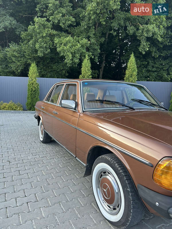 Седан Mercedes-Benz E-Class 1980 в Тернополе