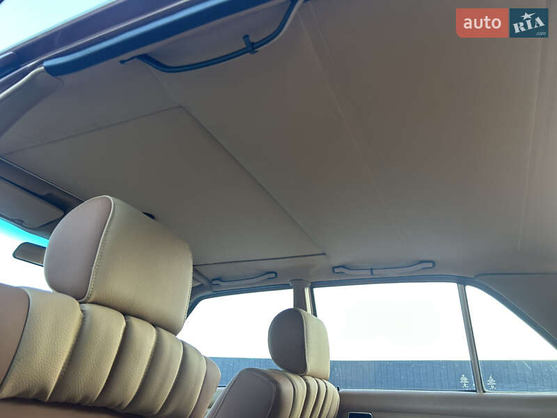 Седан Mercedes-Benz E-Class 1980 в Тернополе