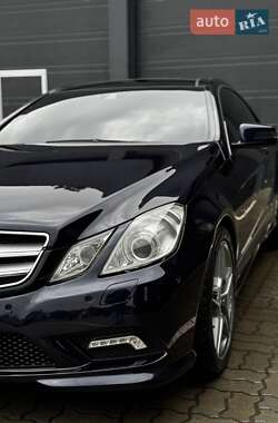 Купе Mercedes-Benz E-Class 2010 в 