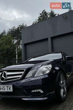 Купе Mercedes-Benz E-Class 2010 в 