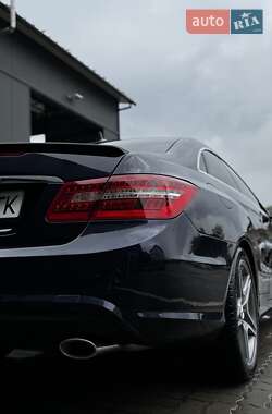 Купе Mercedes-Benz E-Class 2010 в 