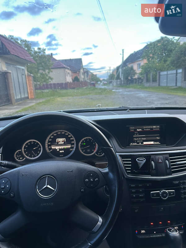 Седан Mercedes-Benz E-Class 2012 в Хусте