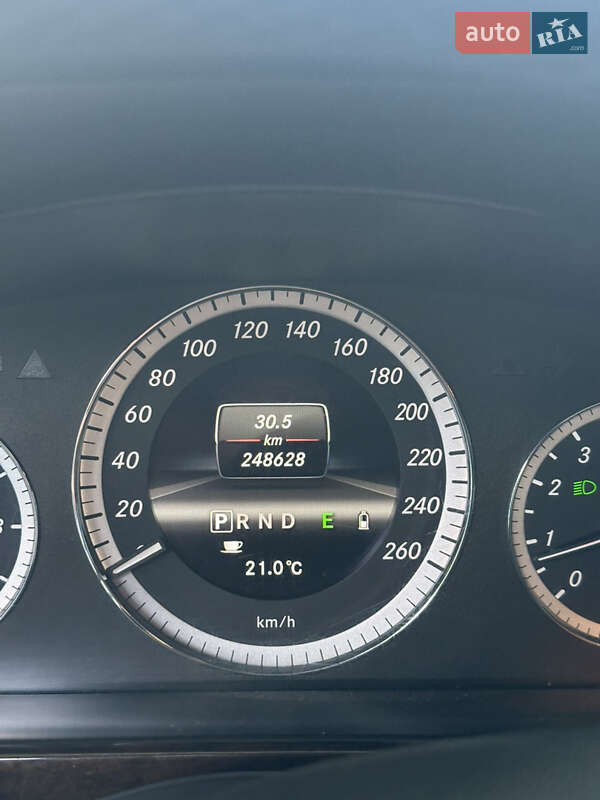 Седан Mercedes-Benz E-Class 2012 в Хусте
