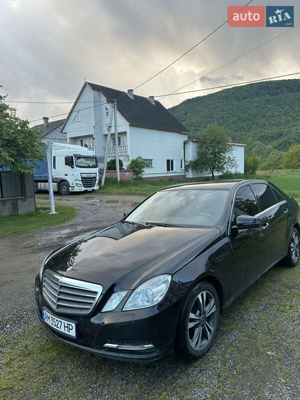 Седан Mercedes-Benz E-Class 2012 в Хусте