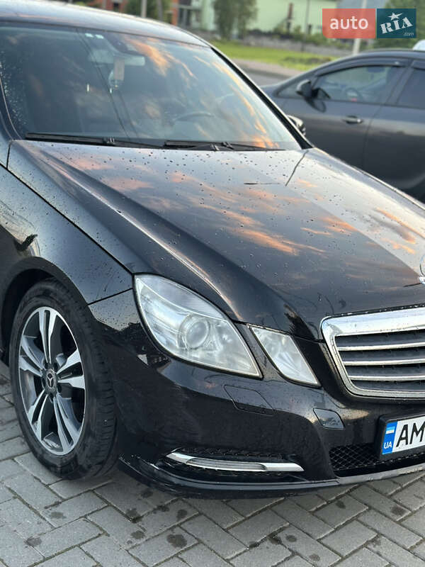 Седан Mercedes-Benz E-Class 2012 в Хусте