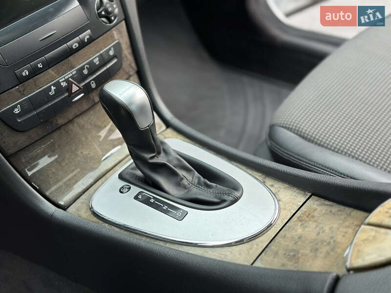 Седан Mercedes-Benz E-Class 2005 в Ровно