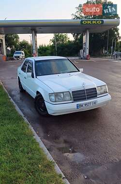 Седан Mercedes-Benz E-Class 1988 в 