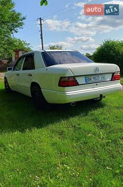 Седан Mercedes-Benz E-Class 1988 в 