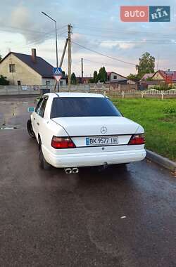 Седан Mercedes-Benz E-Class 1988 в 