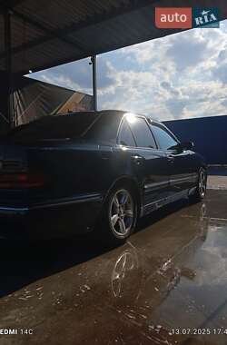Седан Mercedes-Benz E-Class 2000 в 