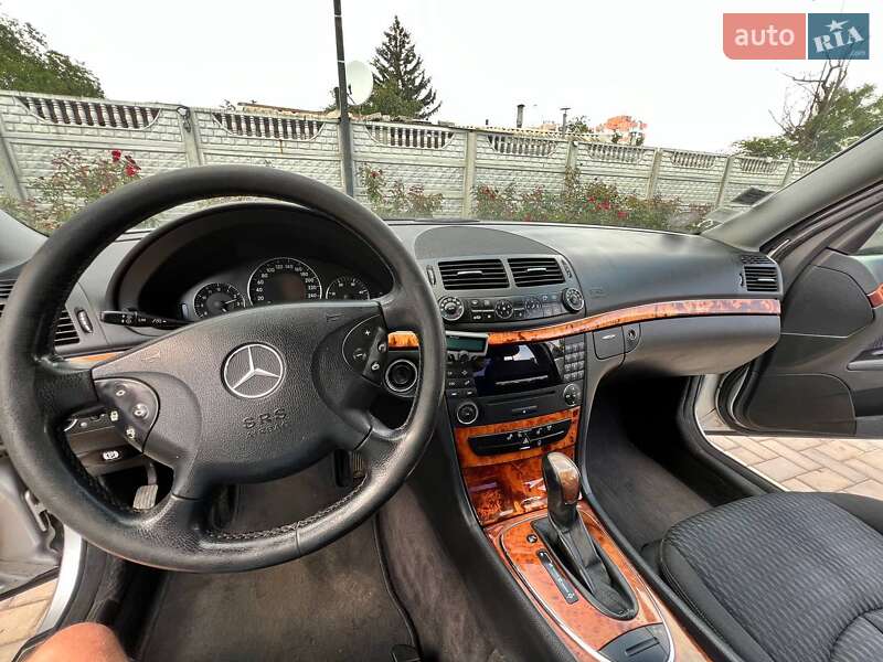Седан Mercedes-Benz E-Class 2005 в Николаеве